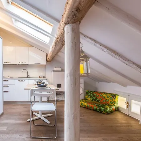 Pretty Oberdan - The Place Apartment