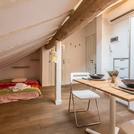 Pretty Oberdan - The Place Apartment